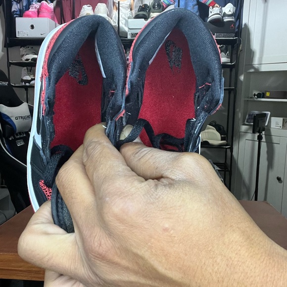 INFANT TODDLER
AIR JORDAN 1 RETRO HIGH OG RUBY LIFESTYLE SHOE nwt size 10c - Picture 6 of 6